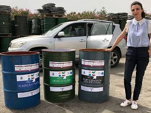 collocati-400-fusti-metallici-colorati-per-la-raccolta-differenziata-nelle-spiagge-di-tre-fontane-e-torretta-granitola