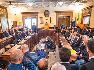 enza-viola-giusto-dare-spazio-ai-volontari-ma-il-sindaco-alfano-deve-rimettere-ogni-lavoratore-del-comune-al-suo-posto