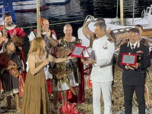 marettimo-emoziona-con-egadi-241-ac-grande-successo-per-lo-spettacolo-della-scuola-edmondo-de-amicis