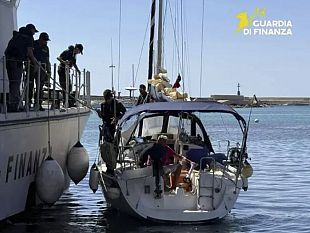 barca-a-vela-diretta-a-mazara-tunisino-arrestato-dai-finanzieri-per-trasporto-di-migranti