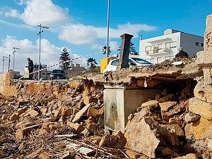 video-mazara-crollato-muretto-lungomare-san-vito-era-prevedibile