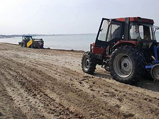 mazara-prosegue-la-pulizia-della-spiaggia