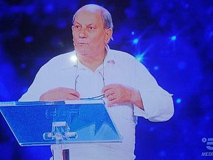 il-valdericino-vito-nolfo-conquista-il-pubblico-di-tu-si-que-vales-su-canale-5