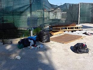 a-tre-fontane-le-isole-ecologiche-trasformate-in-arte-diffusa