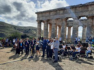 gli-studenti-dellif-vivona-insieme-alla-scoperta-delle-emozioni-a-segesta
