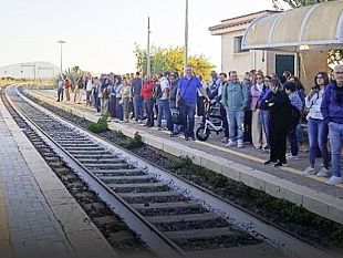 passeggeri-costretti-a-scendere-e-ad-aspettare-il-treno-successivo-la-replica-di-trenitalia