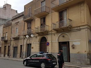 video-mazara-con-il-forte-vento-cadono-calcinacci-da-vecchi-edifici-del-centro-storico