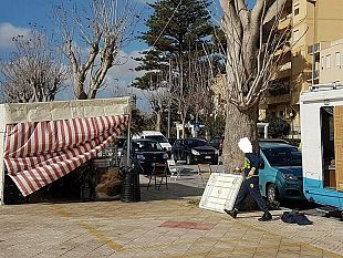 video-sul-lungomare-mazzini-nuovi-venditori-ambulanti-di-panini-da-altre-citta
