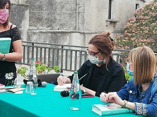 erice-catena-fiorello-presenta-il-suo-ultimo-libro-cinque-donne-e-un-arancino