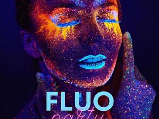 giovani-in-piazza-per-il-fluo-party