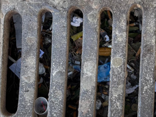 marsala-caditoie-intasate-sporcizia-e-incivilta-il-messaggio-dellex-sindaco-di-girolamo