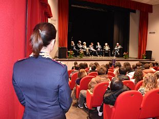 campobello-questa-mattina-incontro-su-mafia-e-droga-quali-pericoli-per-il-territorio-organizzata-da-polizia-di-stato