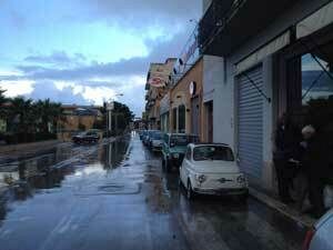 manca-ancora-la-pensilina-nella-fermata-autobus-grossi-disagi-per-i-pendolari