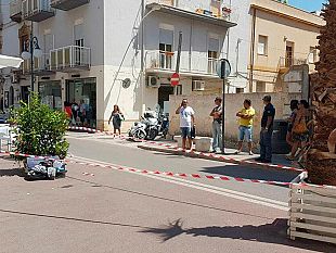 video-mazara-valigie-sospette-abbandonate-in-corso-umberto-i-interviene-la-polizia