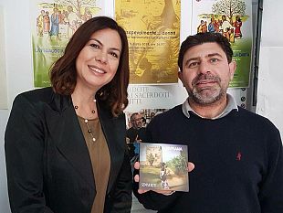 video-consapevolmente-donna-intervista-alla-giornalista-e-rocker-raffaella-daino