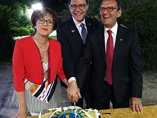 passaggio-della-campana-al-lions-club-castelvetrano-anna-di-giovanni-e-il-nuovo-presidente