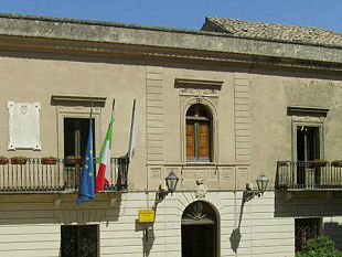 a-erice-la-plastica-e-lalluminio-saranno-riciclati-attraverso-un-nuovo-eco-compattatore