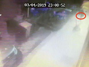 video-accoltellamento-in-piazza-regina-le-immagini-dellaggressione