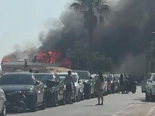 grave-incendio-al-lido-monnalisa-a-tre-fontane