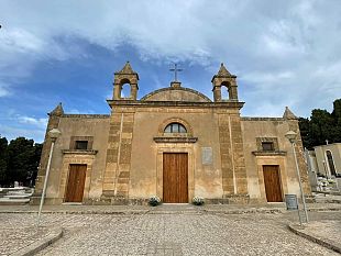 santa-ninfa-restaurate-le-porte-della-chiesa-del-cimitero