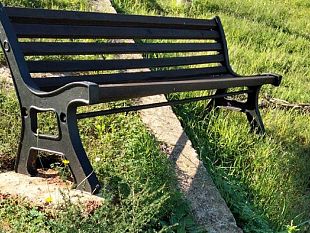 divelte-panchine-nuove-a-triscina-sindaco-atto-incivile-contro-la-citta