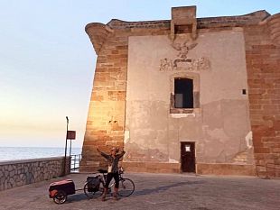 il-giro-ditalia-in-bici-lo-youtuber-miliomillemiglia-e-arrivato-a-trapani