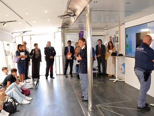 trapani/cyberbullismo-e-truffe-online-la-polizia-di-stato-in-tour-nelle-scuole