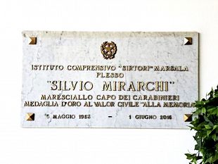 la-prima-cittadina-patti-allintitolazione-della-scuola-al-maresciallo-silvio-mirarchi