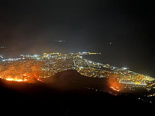 trapani/erice-il-triste-risveglio-della-montagna-dopo-una-notte-di-fuoco