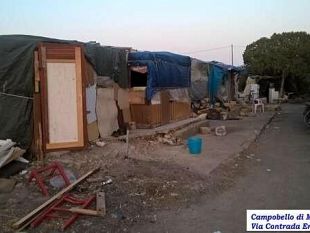 campobello-di-mazara-nessuno-conosce-l-esistenza-dello-scoglio-dei-naufraghi-di-c-da-erbe-bianche-campo-profughi-per-immigrati-alle-porte-del-paese