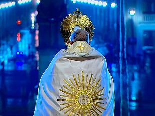 storica-implorazione-di-papa-francesco-in-una-piazza-san-pietro-deserta