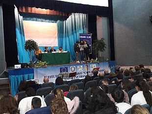 la-shoah-ricordata-dai-ragazzi-del-capuana-pardo-in-una-manifestazione-al-marconi