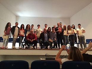 custonaci-l-assessore-alla-pubblica-istruzione-silvia-campo-ha-assegnato-borse-di-studio-agli-alunni-meritevoli-dell-istituto-comprensivo-statale-l-radice-e-fermi-di-custonaci