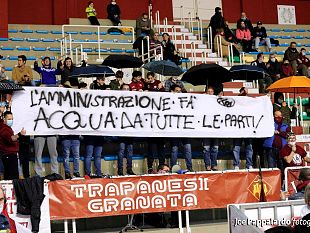 al-pala-ilio-piove-dentro-ma-lamministrazione-comunale-minimizza