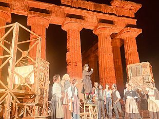 castelvetrano/parco-archeologico-di-selinunte-il-musical-camicette-bianche-tra-emozione-e-memoria