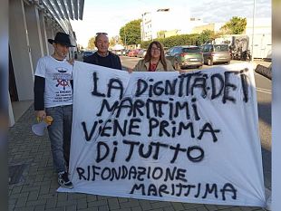 trapani/continua-la-protesta-dei-marittimi-della-caronte