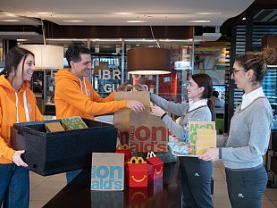 a-trapani-e-provincia-mcdonalds-dona-200-pasti-a-settimana-a-chi-e-piu-fragile-grazie-a-sempre-aperti-a-donare