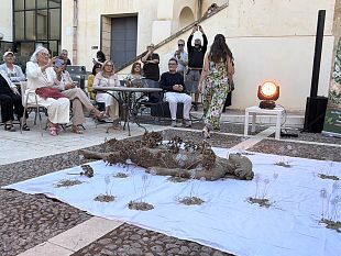 marsala-tempo-di-poesia-festival-la-performance-di-slam-poetry-sulla-crisi-climatica-commuove-il-pubblico