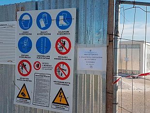 video-mazara-incidente-sul-lavoro-muore-un-operaio-bulgaro-travolto-da-bombole-di-gas