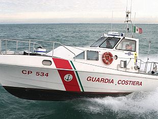 la-guardia-costiera-di-mazara-del-vallo-soccorre-sommozzatore-alla-deriva