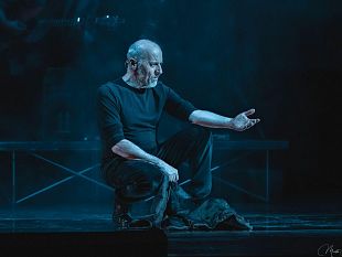 domani-e-domenica-28-luglio-uniche-due-date-in-sicilia-de-nel-tempo-degli-dei-il-calzolaio-di-ulisse