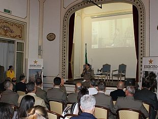 il-6-reggimento-bersaglieri-di-trapani-presente-alleventocon-un-percorso-ludico-creativo-dedicato-alla-mascotte-lupetto-vittorio