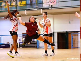 a2-pallamano-esordio-vincente-per-il-trapani-edilspi-matttroina-sconfitto-43-22