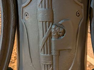 il-lettore-scrive-sindaco-lentini-faccia-rimuovere-i-simboli-dei-fasci-littori-dai-lampioni