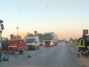 mazara-incidente-frontale-sulla-ss115-auto-si-accartoccia-tre-feriti-uno-grave