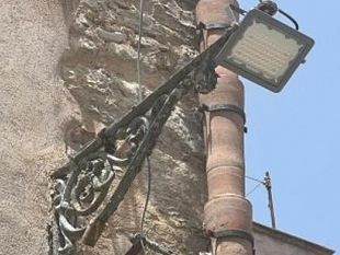 erice-lanterne-del-centro-storico-installati-faretti-provvisori-in-attesa-del-restauro