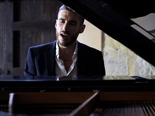 11-novembre-cosi-il-trapanese-marco-tobia-racconta-lamore-che-va-oltre