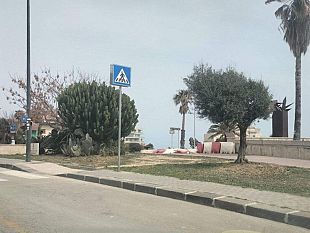 monumento-ai-caduti-il-divieto-ignorato-e-il-comune-di-priolo-chiede-indietro-i-jersey