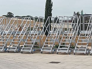 mazara-nove-nuove-scale-movibili-consegnate-al-cimitero-comunale