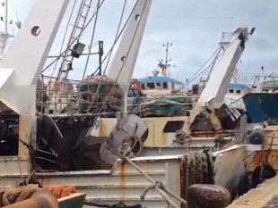 video-porto-al-buio-pescerecci-costretti-ad-attraccare-in-rada